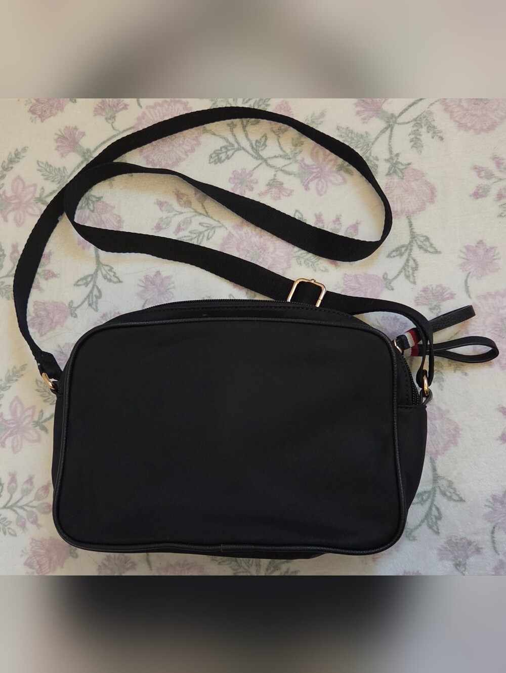 Tommy Hilfiger Black Crossbody Bag - Picture 2 of 6